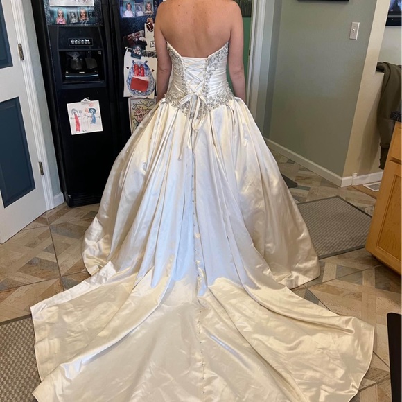 Wedding dress-Allure Elegant Ivory Ball Gown with Beaded Bodice number 9003 - Picture 9 of 16